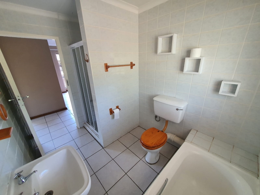 2 Bedroom Property for Sale in Geelhoutpark North West